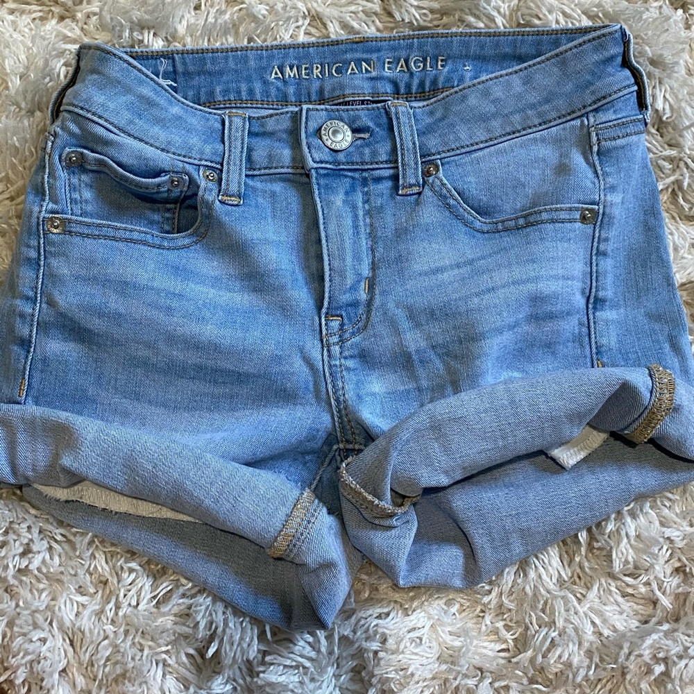 Mid-length light wash shorts